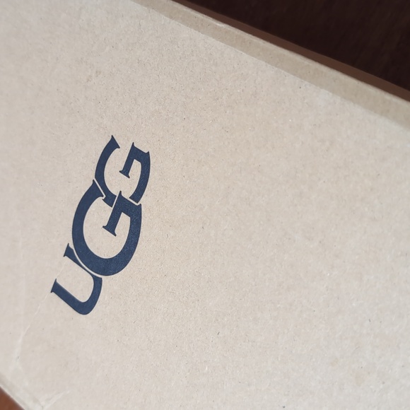 Uggs Oh yeah! Hot pink fluffy slippers - Picture 8 of 9